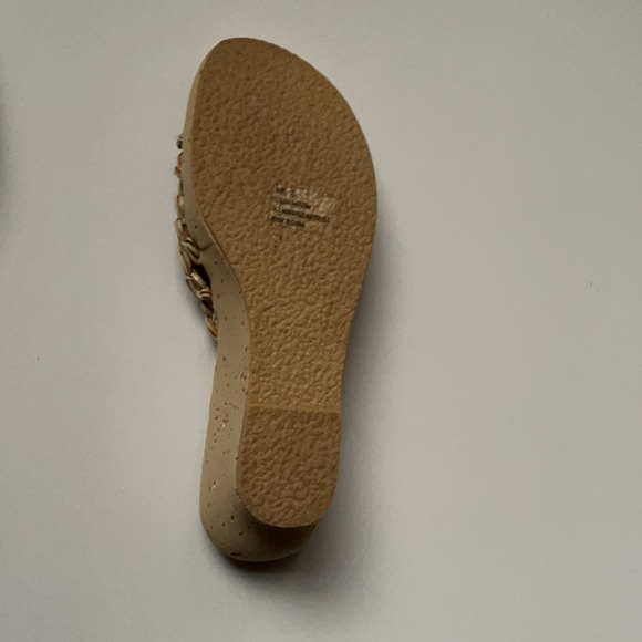 Slides - perfect for warm weather or in the house. BNWOT - Size 8 - Picture 4 of 5